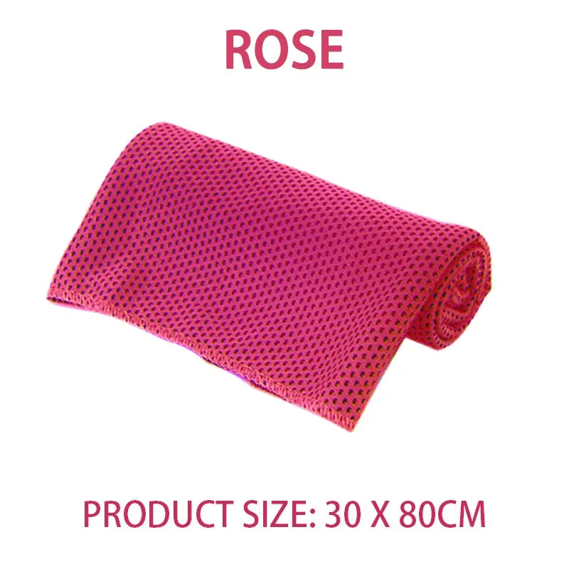 Rose-coloured cooling towel with a textured, honeycomb-patterned fabric, rolled up. Size 30 x 80cm.