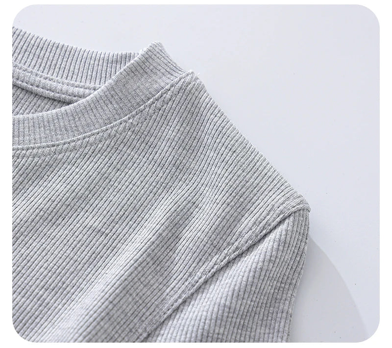 Close-up of a grey, fine-ribbed jersey fabric top featuring a classic crew neckline and comfortable short sleeves.