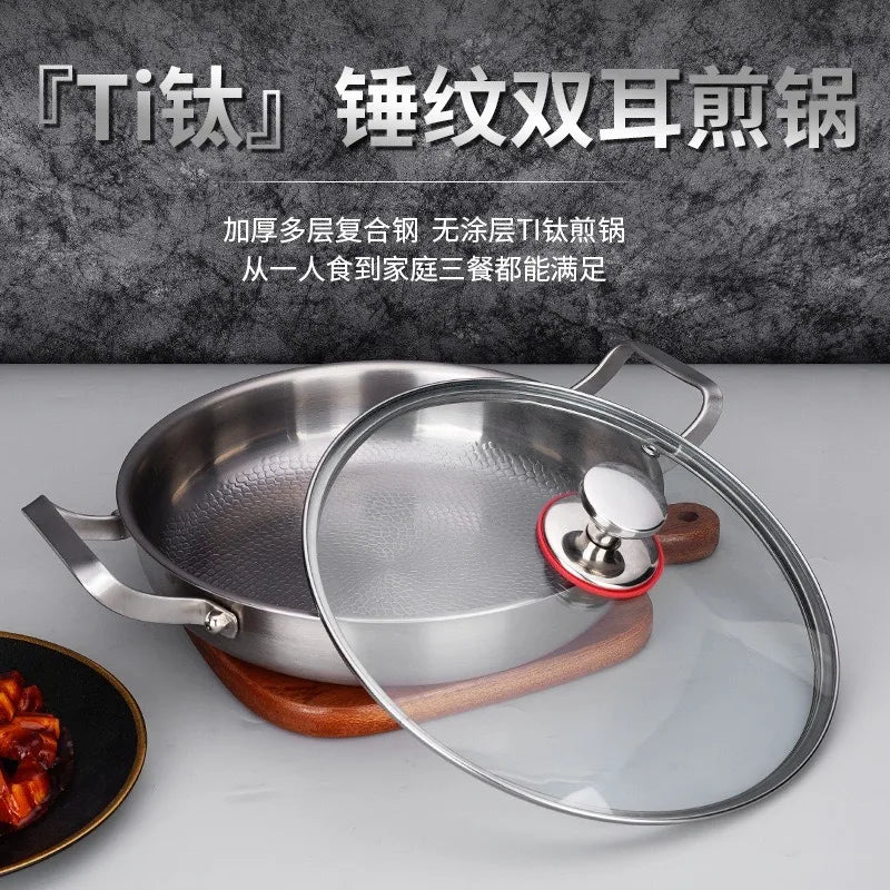 Stainless steel frying pan with dual handles, glass lid, and Chinese text overlay.