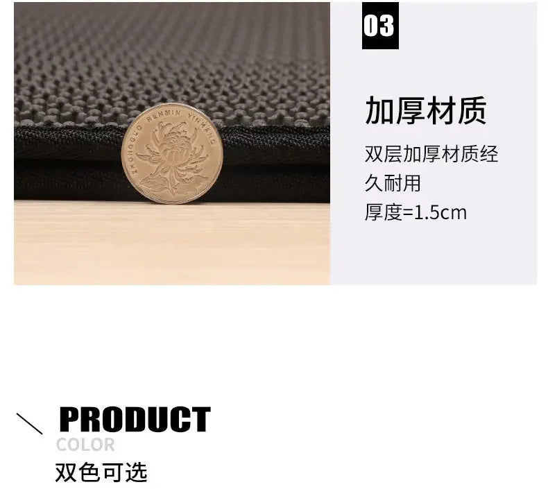 Close-up of a 1.5cm thick, black, double-layered cat litter mat with a textured surface for trapping debris.
