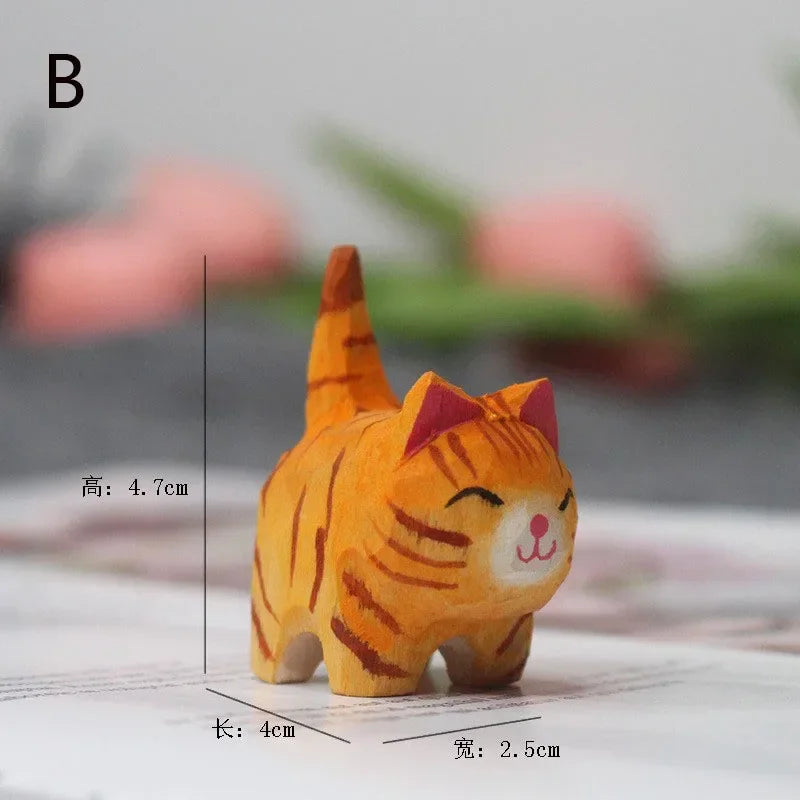 Small wooden carved figurine of a smiling ginger tabby cat with a striped tail, 4.7cm tall.