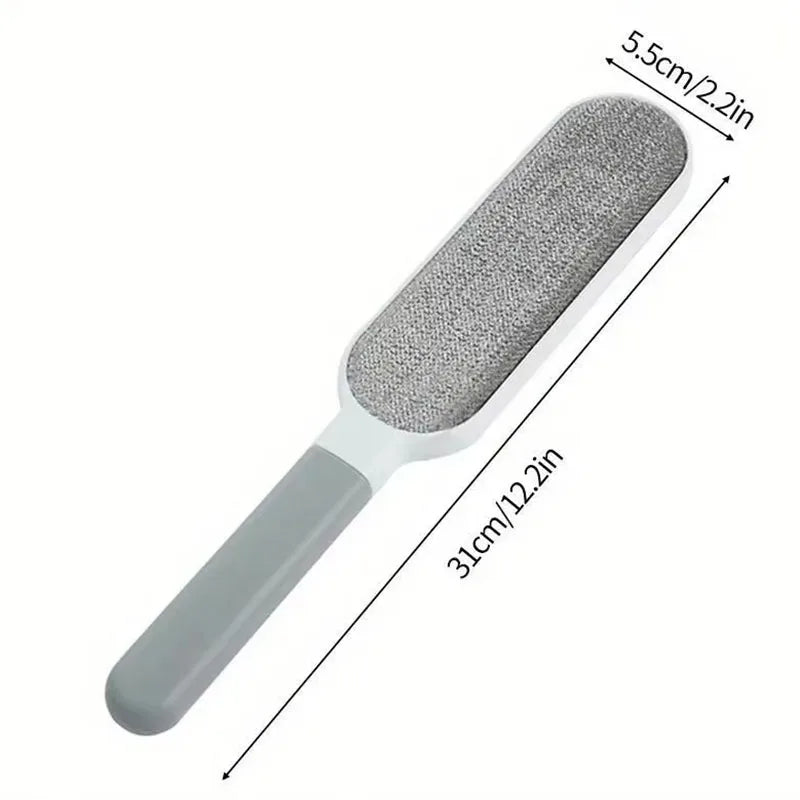 Grey and white lint remover brush, showing length and width dimensions in centimetres and inches.