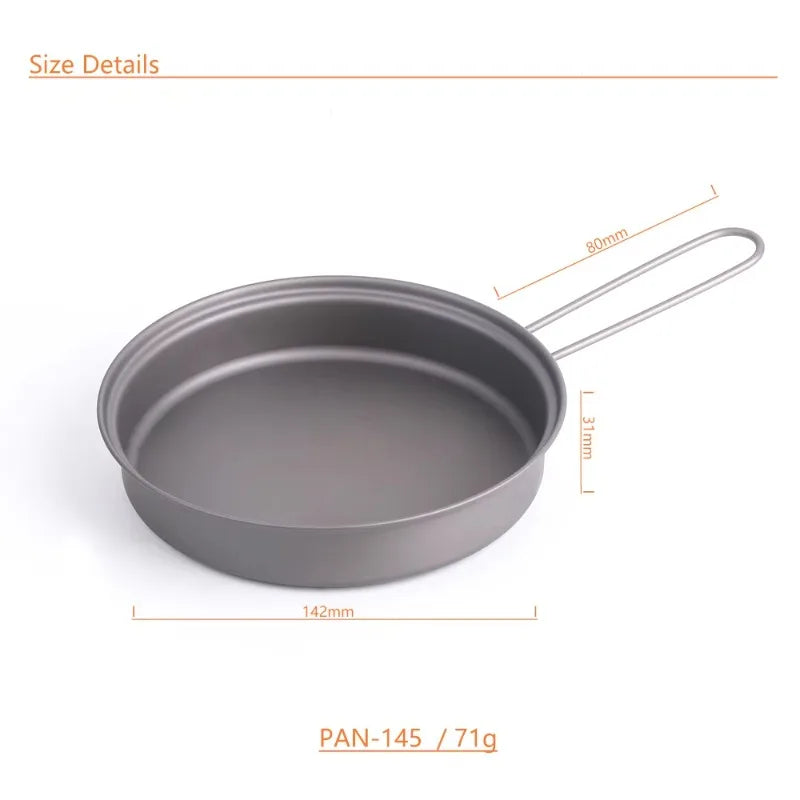 A round gray camping pan with folding wire handles, labeled with dimensions of 142mm diameter, 31mm height, and 80mm handle.