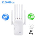 White 1200Mbps WiFi range extender with four antennas, dual-band 5G and 2.4G support, and an EU plug.