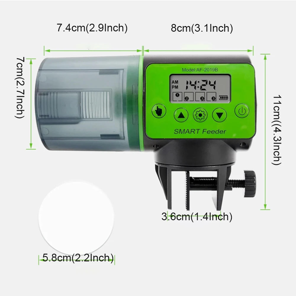 Automatic aquarium fish feeder with a green digital display, clear food container, and mounting clamp with dimensions.