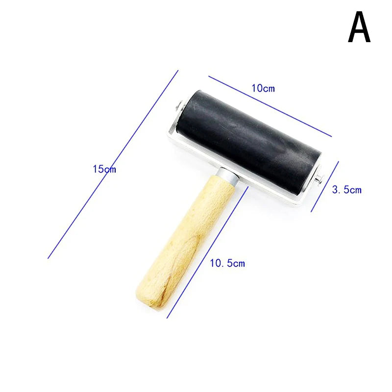 Black rubber craft brayer roller with a wooden handle, showing dimensions for printmaking or adhesive application.