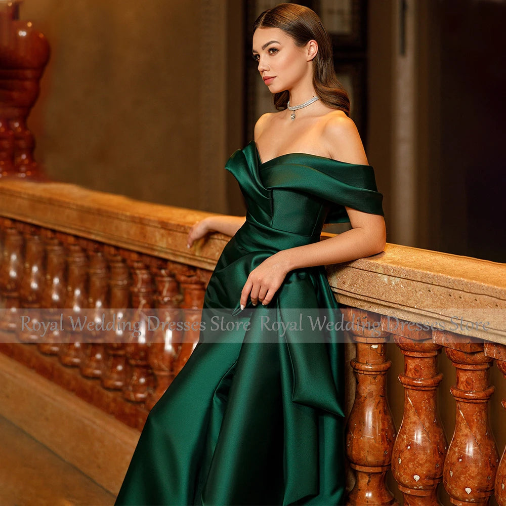 Dark green off-the-shoulder mermaid evening dress in satin with sleeveless form and draping.