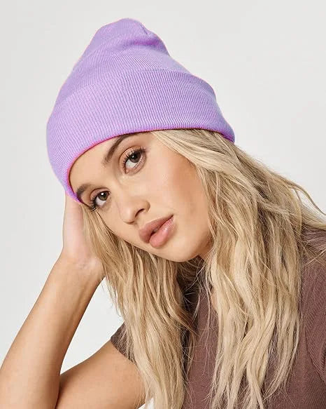 A woman wearing a lilac-coloured, ribbed knitted winter beanie hat with a smooth, satin-lined interior.