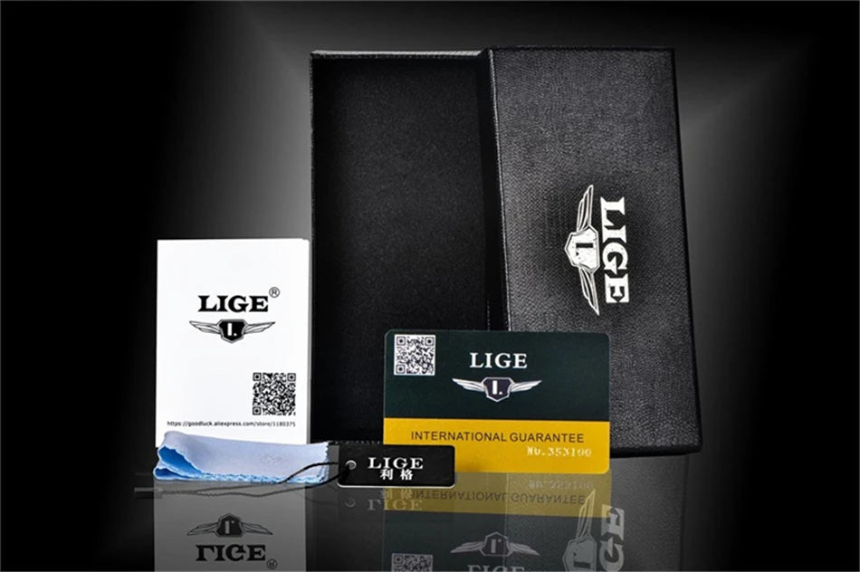 A premium black presentation box, international guarantee card, and cleaning cloth for a classic men’s quartz watch.